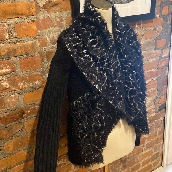 Sioni Black and White Slouch Cardigan NYT - Picture 2 of 10